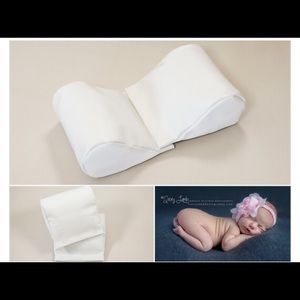 Wedge posing pillow for newborn photography